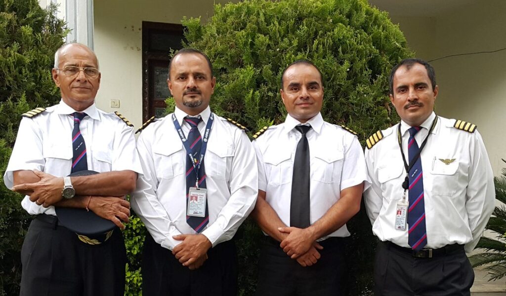 बुबालाई पछ्याउँदै बने तीनै छोरा पाइलट, एकै ककपिटमा ! – Arthik Awaj